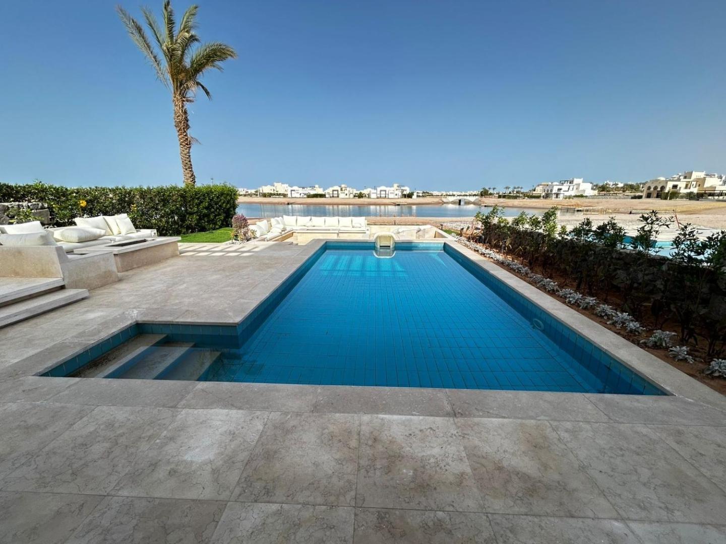 Modern 3bdr Ancient Sands Tv Villa