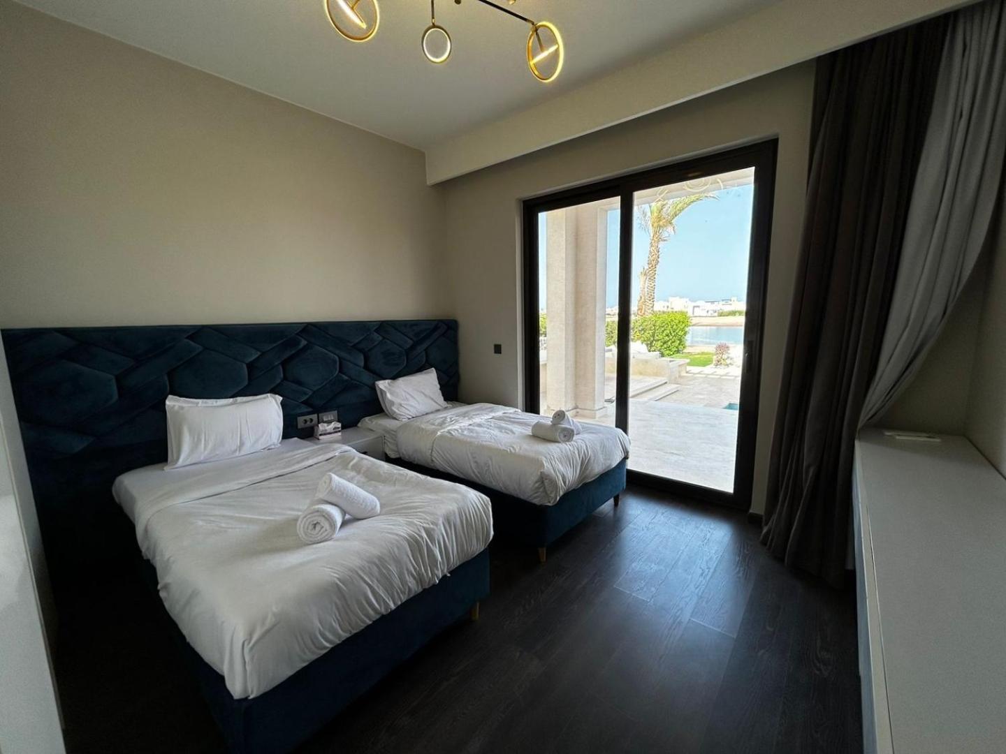 Modern 3bdr Ancient Sands Tv Villa